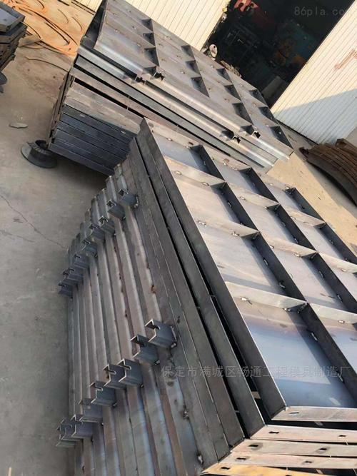 钢模具现浇中央防撞墙模具