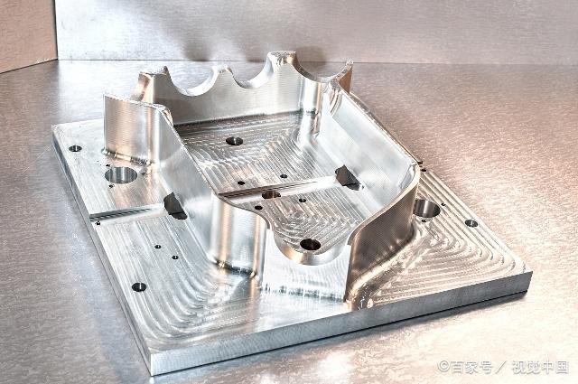 数控钻床学徒靠自学加工中心编程、月薪3千到年